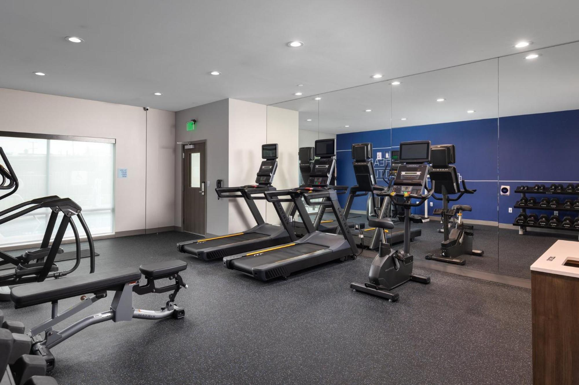 Holiday Inn Express & Suites - Hawaiian Gardens By Ihg Luaran gambar